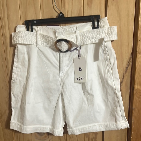 NWT Gloria Vanderbilt Vacation Pleated White Cuffed Belted Shorts - Picture 1 of 6
